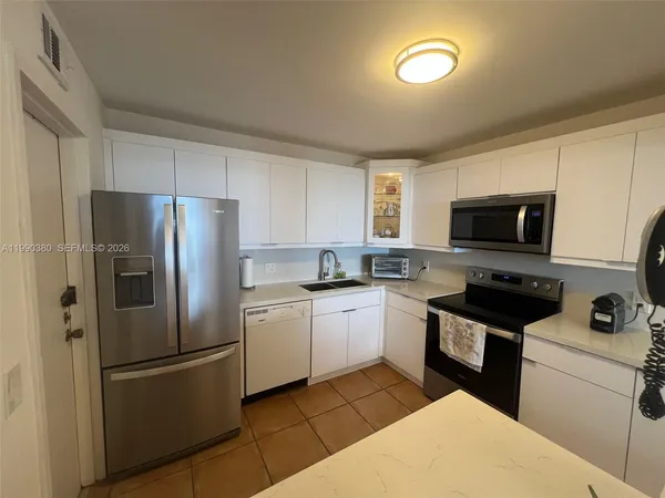 $2,700 | 2201 South Ocean Drive, Unit 602, Hollywood, FL 33019