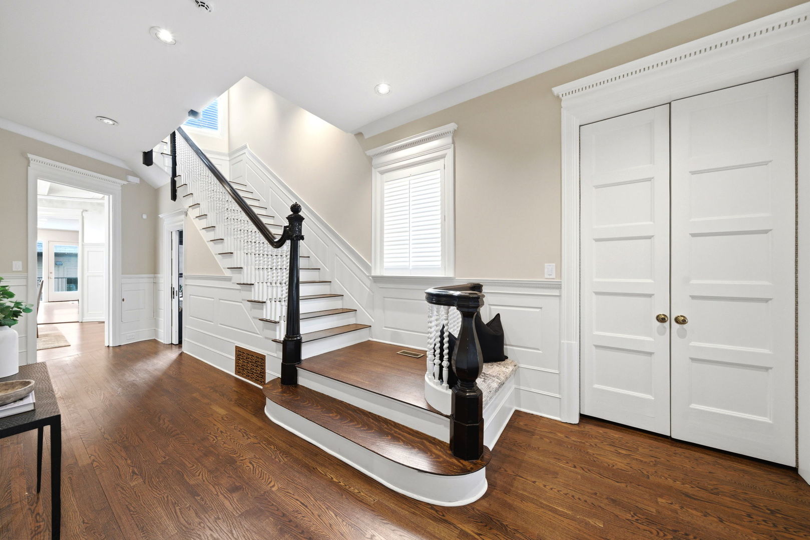 1352 North N Lane Chicago, IL 60610 - Photo 2 of 40
