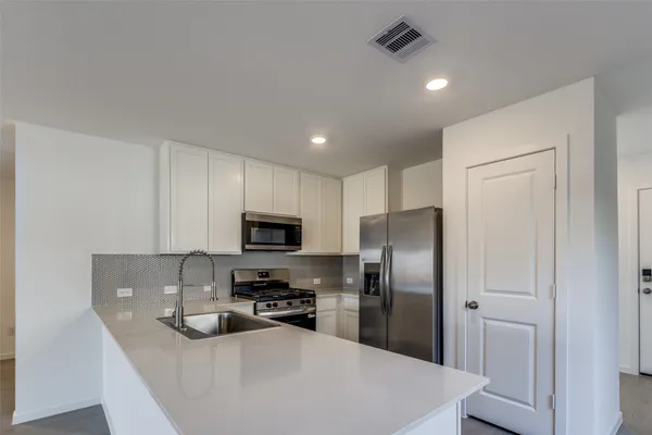 $1,825 | 1528 Sunset Ridge Drive, Conroe, TX 77303