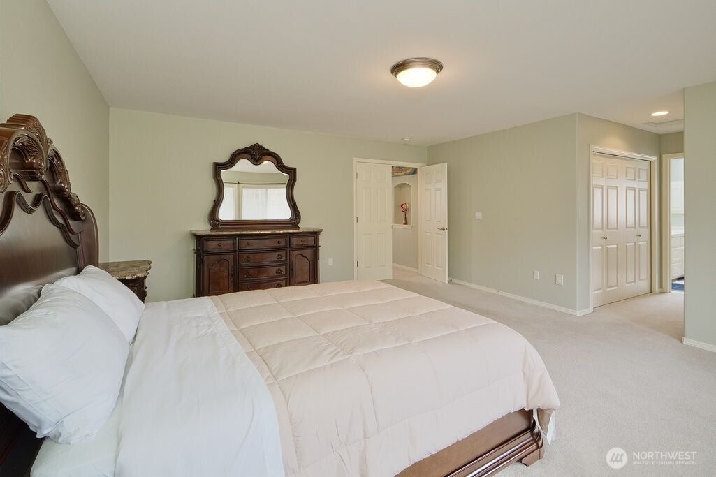 12612 Southeast 261st Street Kent, WA 98030 - Photo 14 of 40