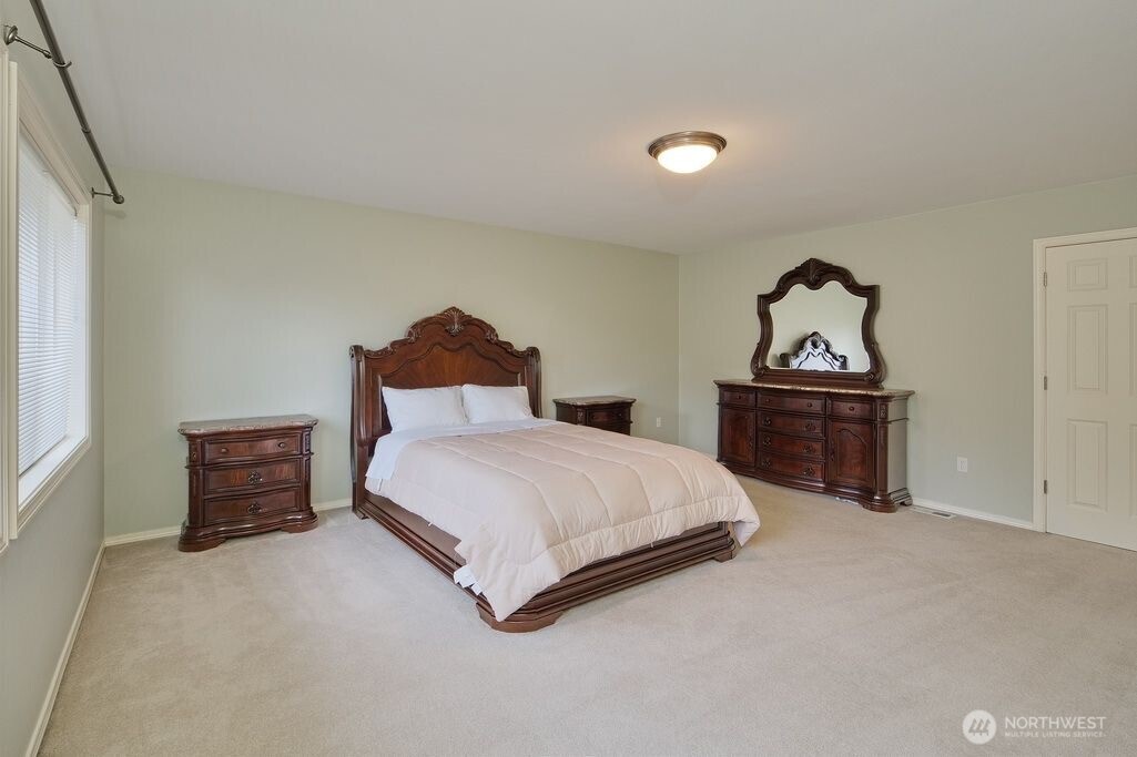 12612 Southeast 261st Street Kent, WA 98030 - Photo 15 of 40