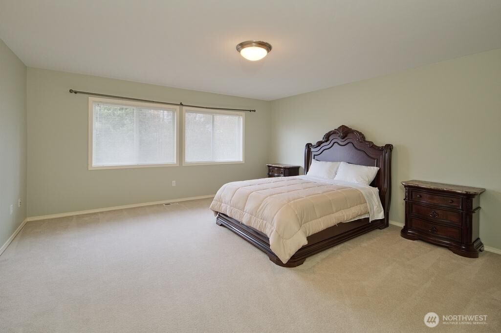 12612 Southeast 261st Street Kent, WA 98030 - Photo 16 of 40