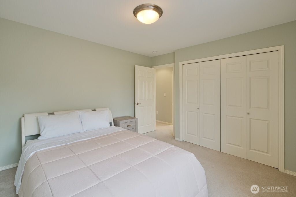 12612 Southeast 261st Street Kent, WA 98030 - Photo 23 of 40