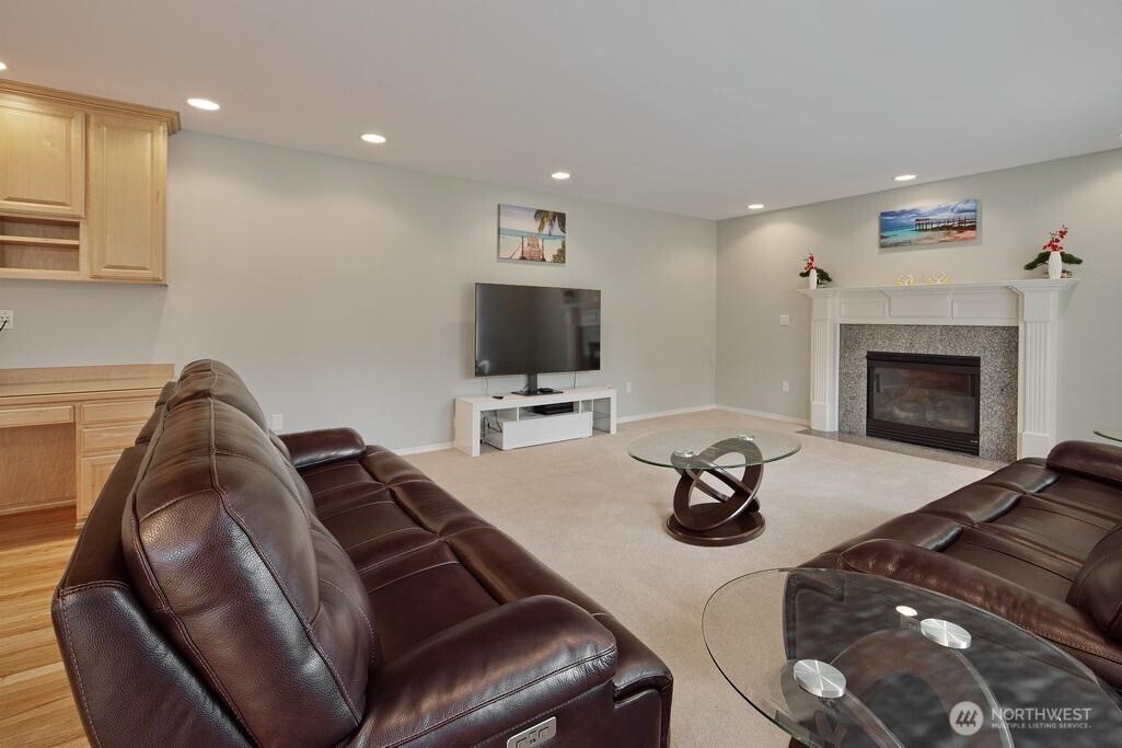 12612 Southeast 261st Street Kent, WA 98030 - Photo 10 of 40