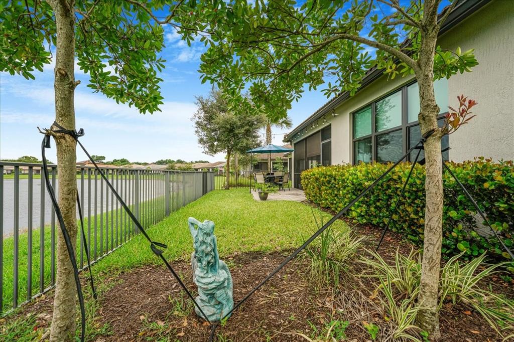 8258 Northwest 79th Avenue Tamarac, FL 33321 - Photo 33 of 38 a house view with a garden space