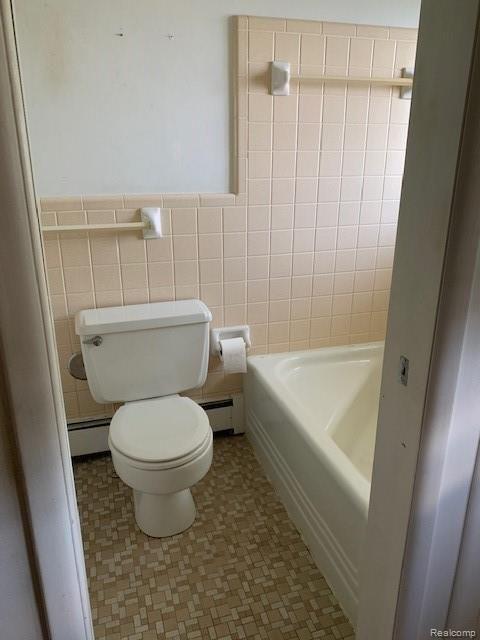 24301 Kelly Road, Unit 103 Eastpointe, MI 48021 - Photo 13 of 17 Bath.jpg