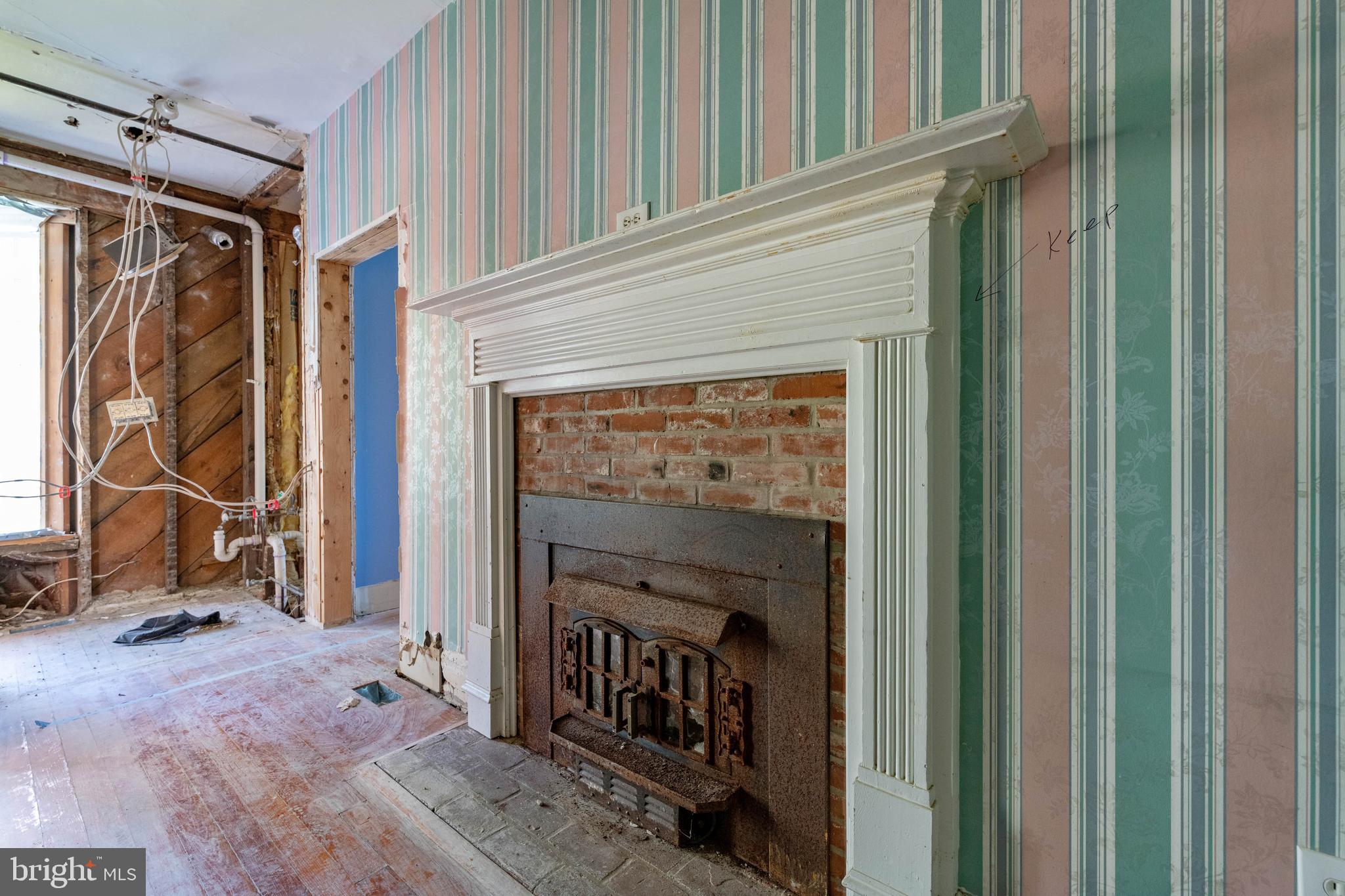 600 Sudbrook Road Baltimore, MD 21208 - Photo 13 of 49 Large room w/ wood stove