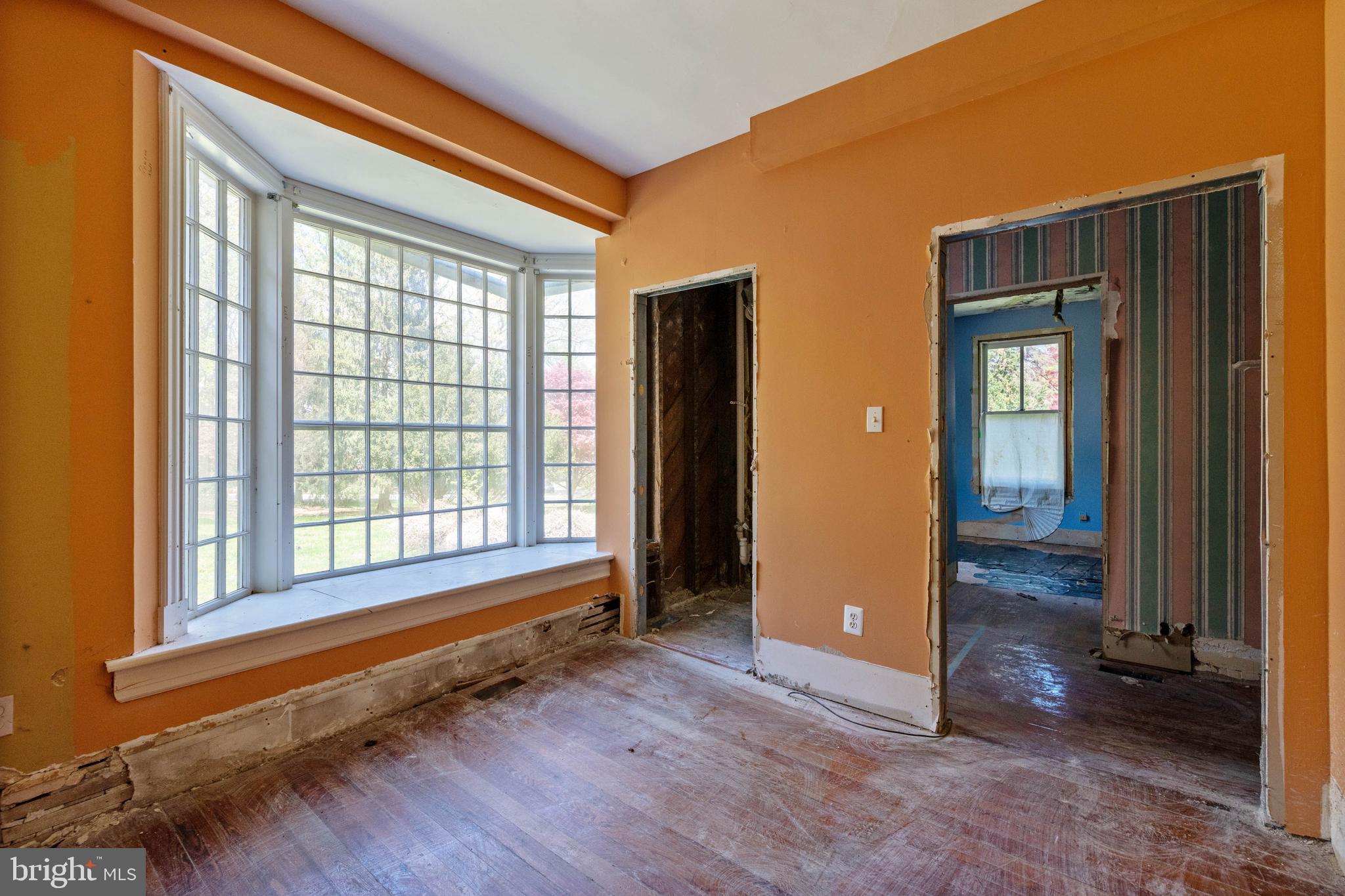 600 Sudbrook Road Baltimore, MD 21208 - Photo 22 of 49 Large Bay Window