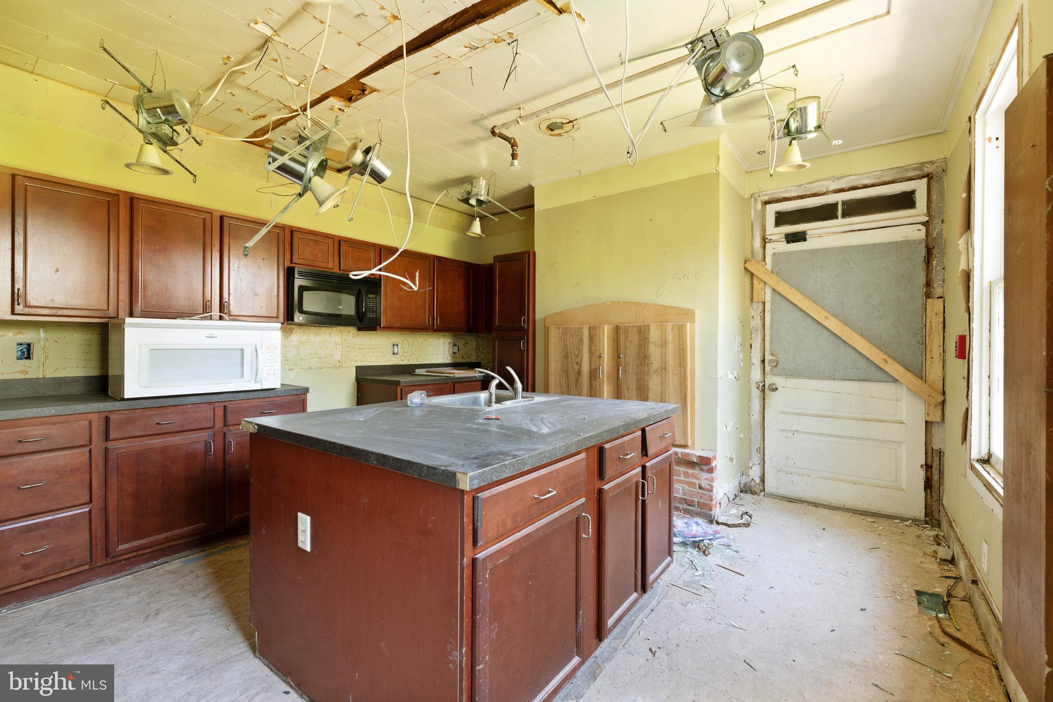 600 Sudbrook Road Baltimore, MD 21208 - Photo 6 of 49 Kitchen w/ plenty of space and storage