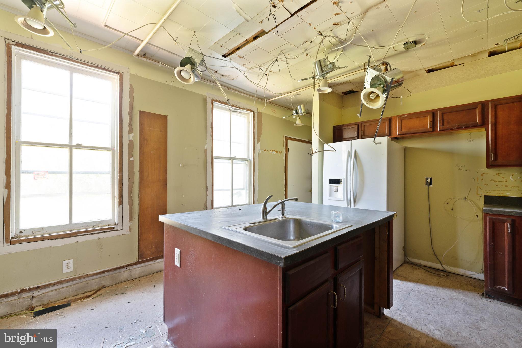 600 Sudbrook Road Baltimore, MD 21208 - Photo 7 of 49 Lots of bright natural light here!