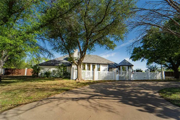 $425,000 | 8 Chaparral Lane, Breckenridge, TX 76424