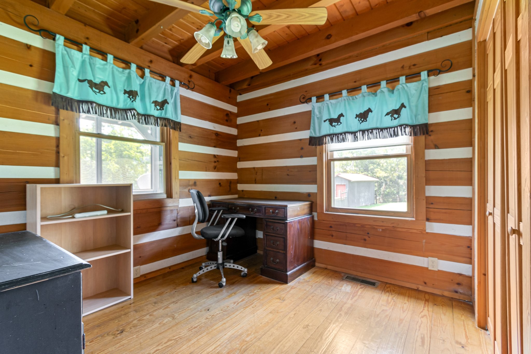 1321 Maddox Road Centerville, TN 37033 - Photo 54 of 70 a view of a room with furniture and windows