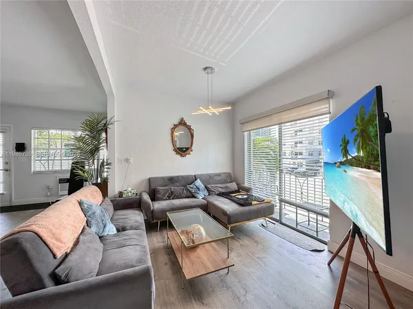 $297,000 | 1611 West Avenue, Unit 9, Miami Beach, FL 33139