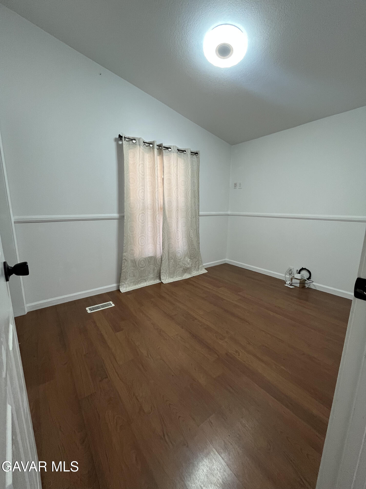 30000 Hasley Canyon Road Castaic, CA 91384 - Photo 17 of 26 Secondary bedroom 1