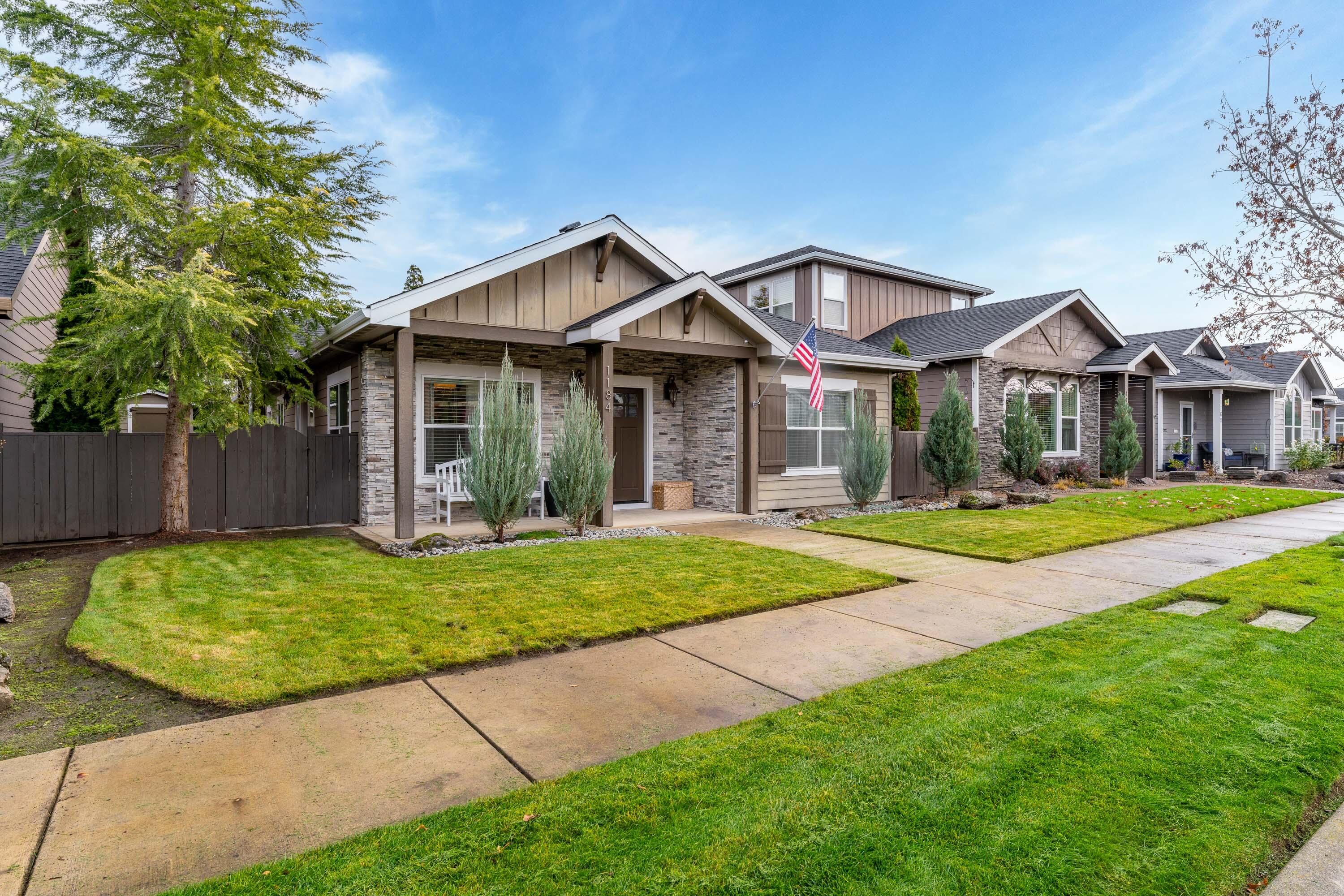 1184 Boulder Ridge Street Central Point, OR 97502 - Photo 22 of 26 EXT (4 of 10)