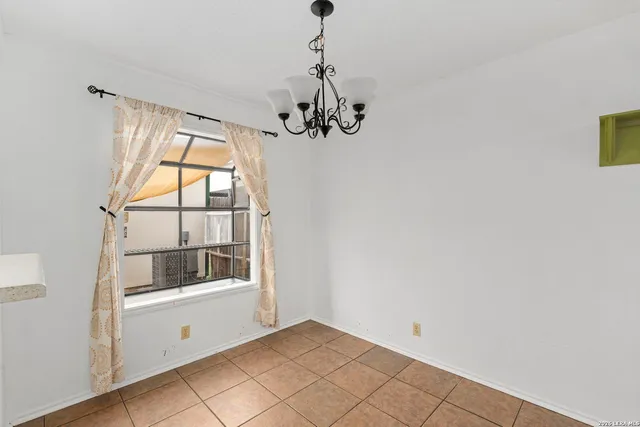 a view of empty room with window