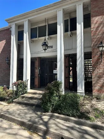 $1,500 | 2711 Briarhurst Drive, Unit 3, Houston, TX 77057