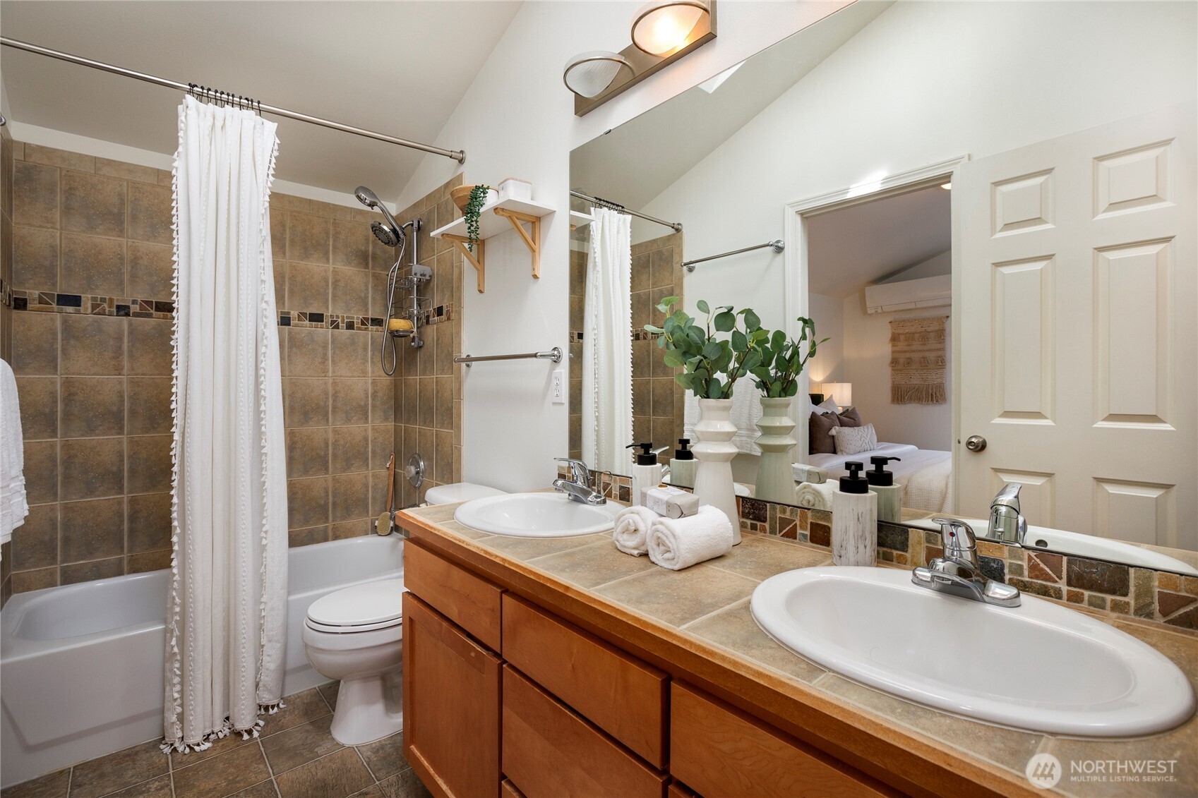 8505 Midvale Avenue North, Unit B Seattle, WA 98103 - Photo 14 of 18