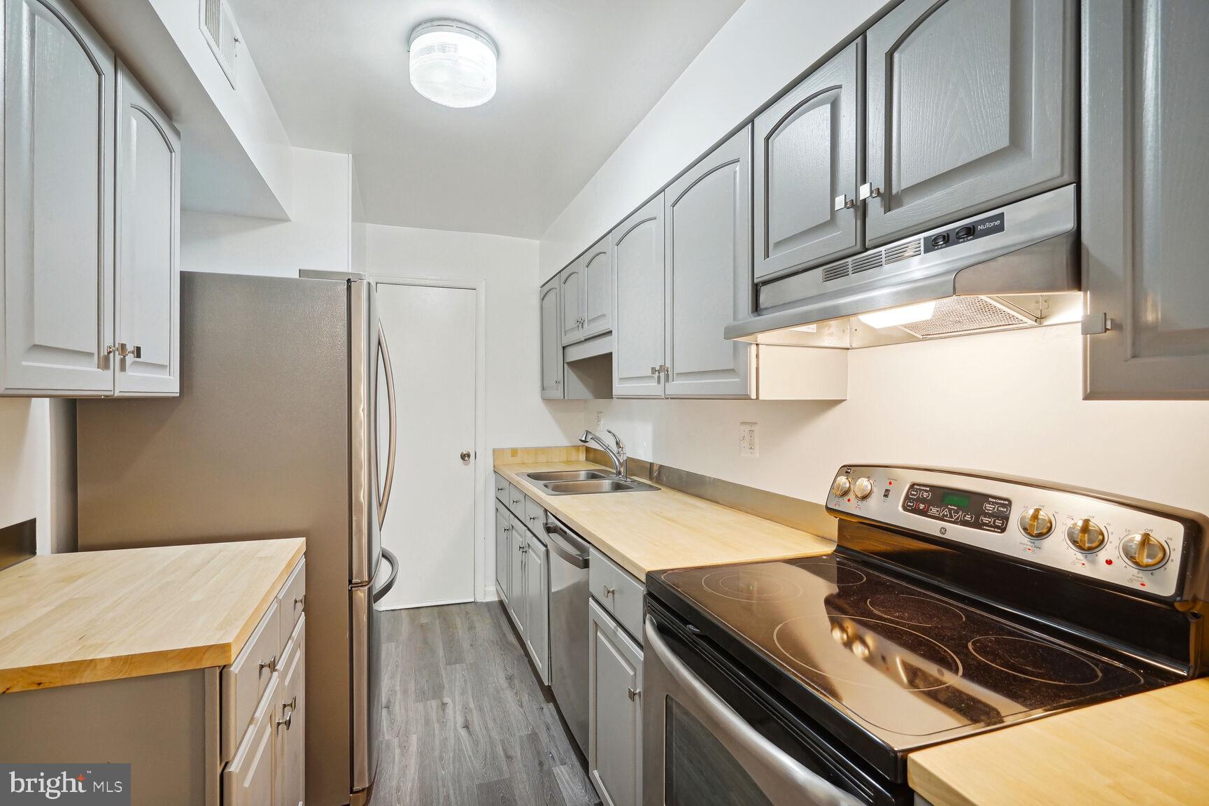 5900 J Prince George Drive, Unit 337 Springfield, VA 22152 - Photo 2 of 16 Stainless Steel Appliances