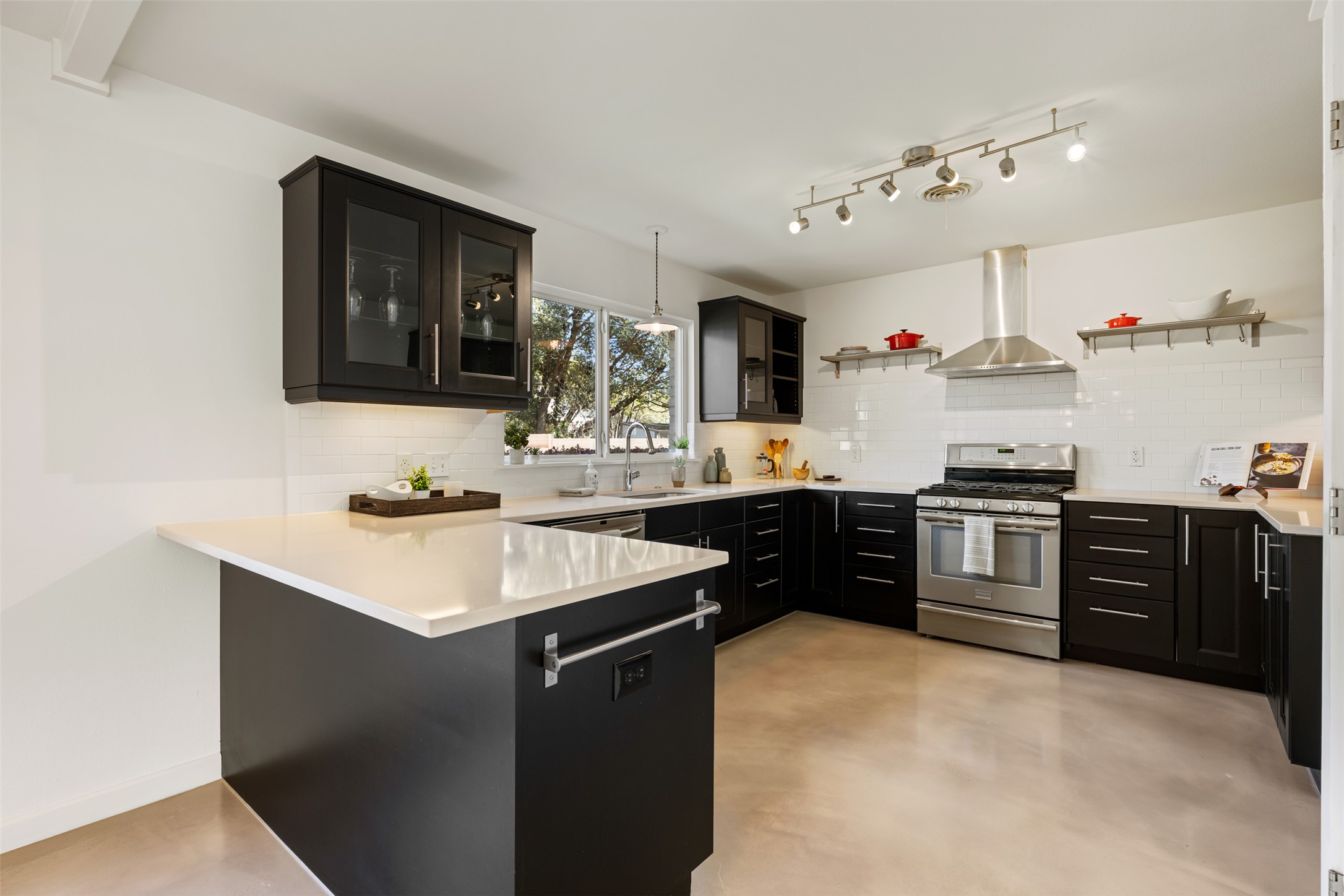 5507 Mapleleaf Drive Austin, TX 78723 - Photo 14 of 38