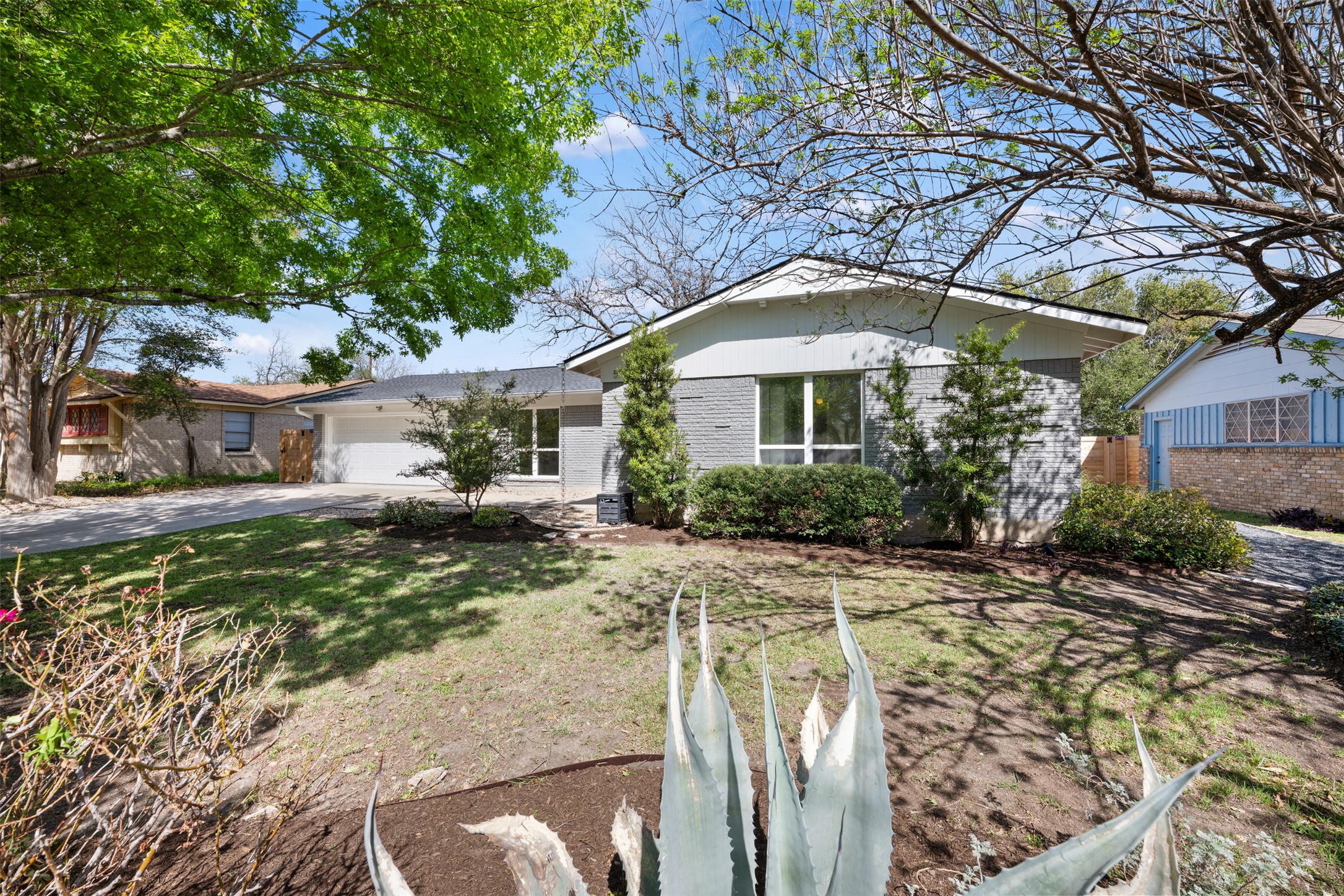 5507 Mapleleaf Drive Austin, TX 78723 - Photo 3 of 38