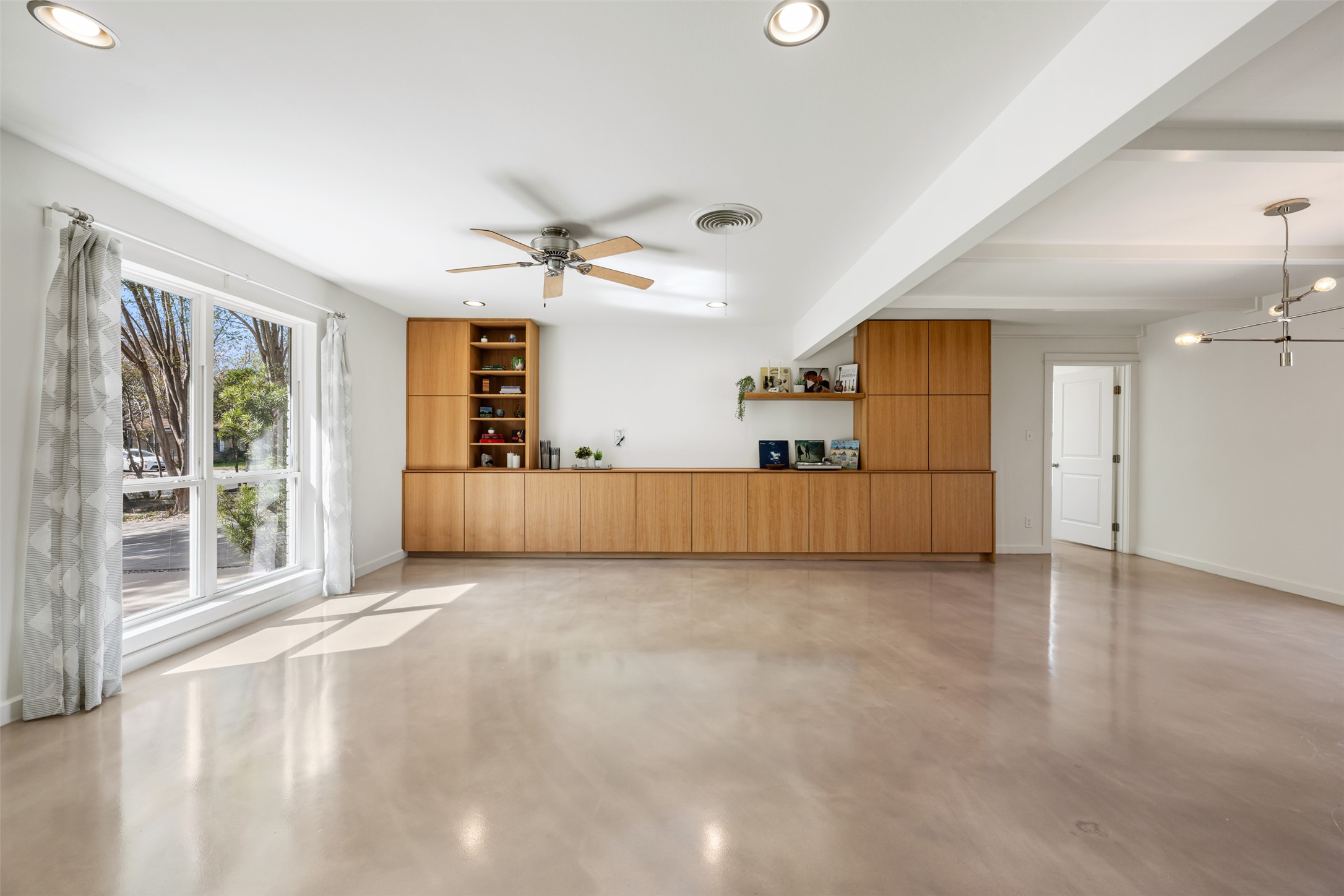 5507 Mapleleaf Drive Austin, TX 78723 - Photo 7 of 38