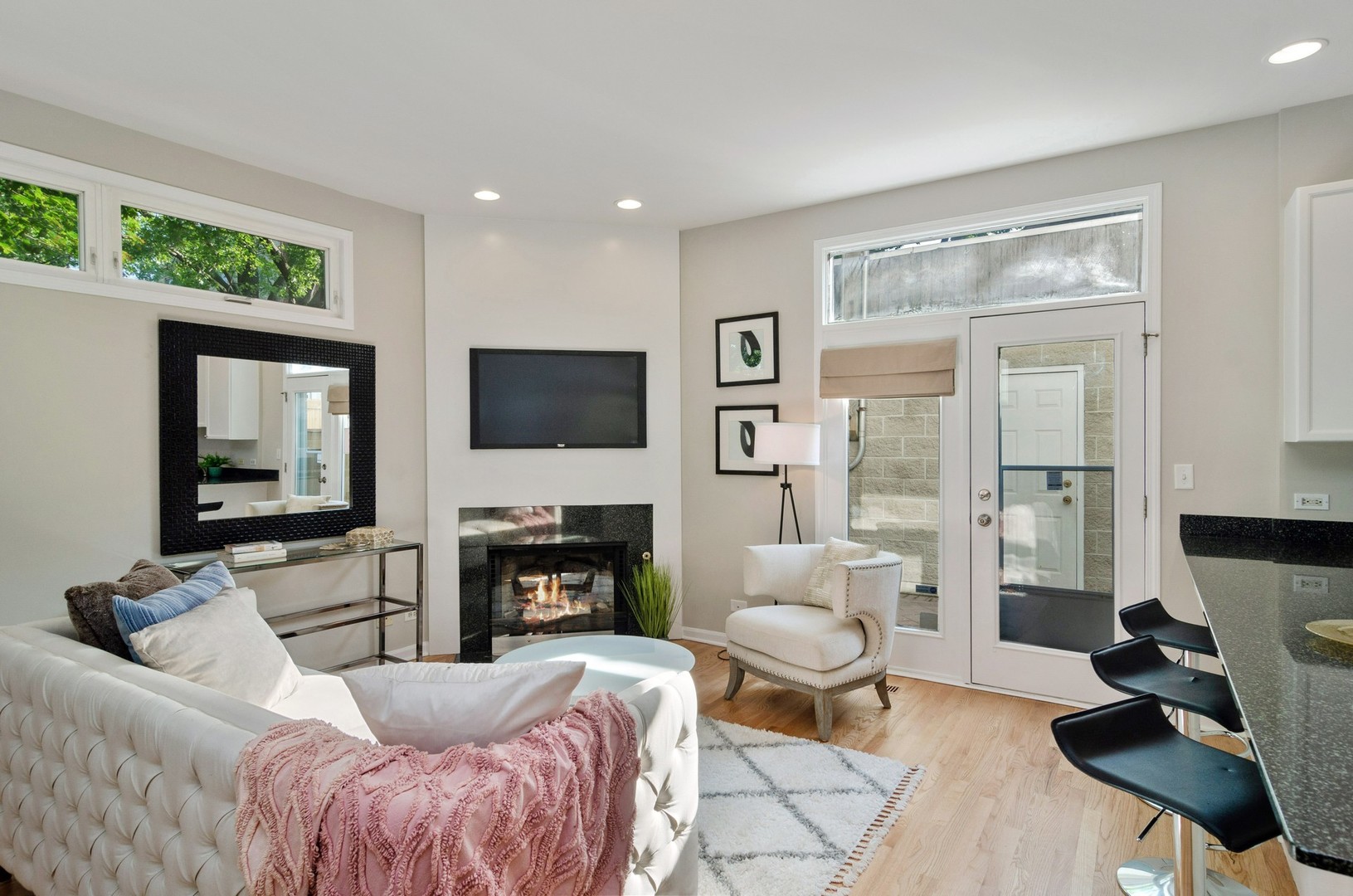 1547 West George Street, Unit 3 Chicago, IL 60657 - Photo 2 of 18