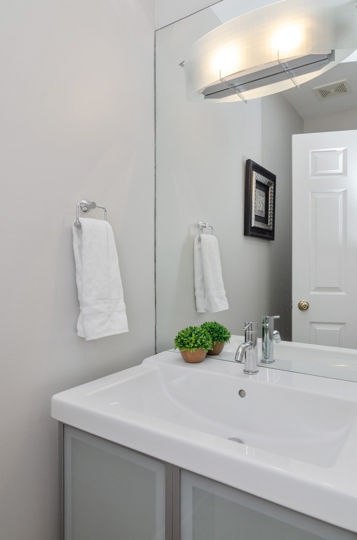 1547 West George Street, Unit 3 Chicago, IL 60657 - Photo 13 of 18