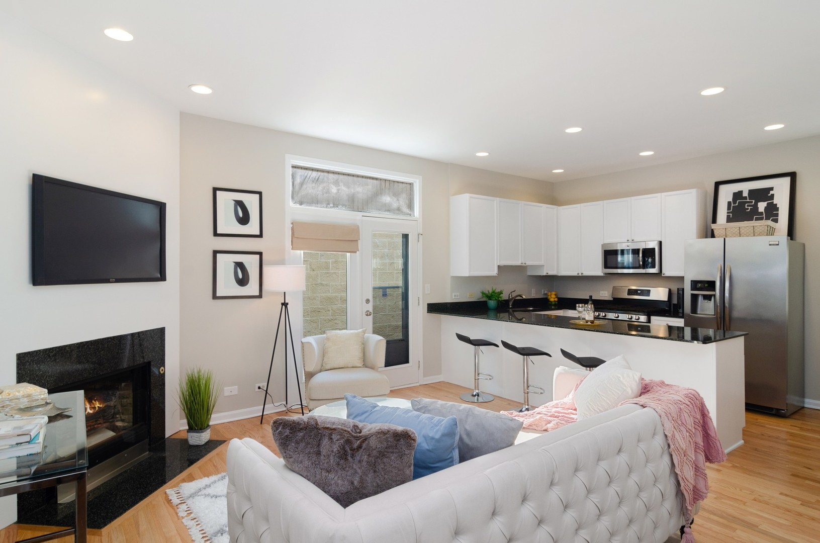 1547 West George Street, Unit 3 Chicago, IL 60657 - Photo 4 of 18