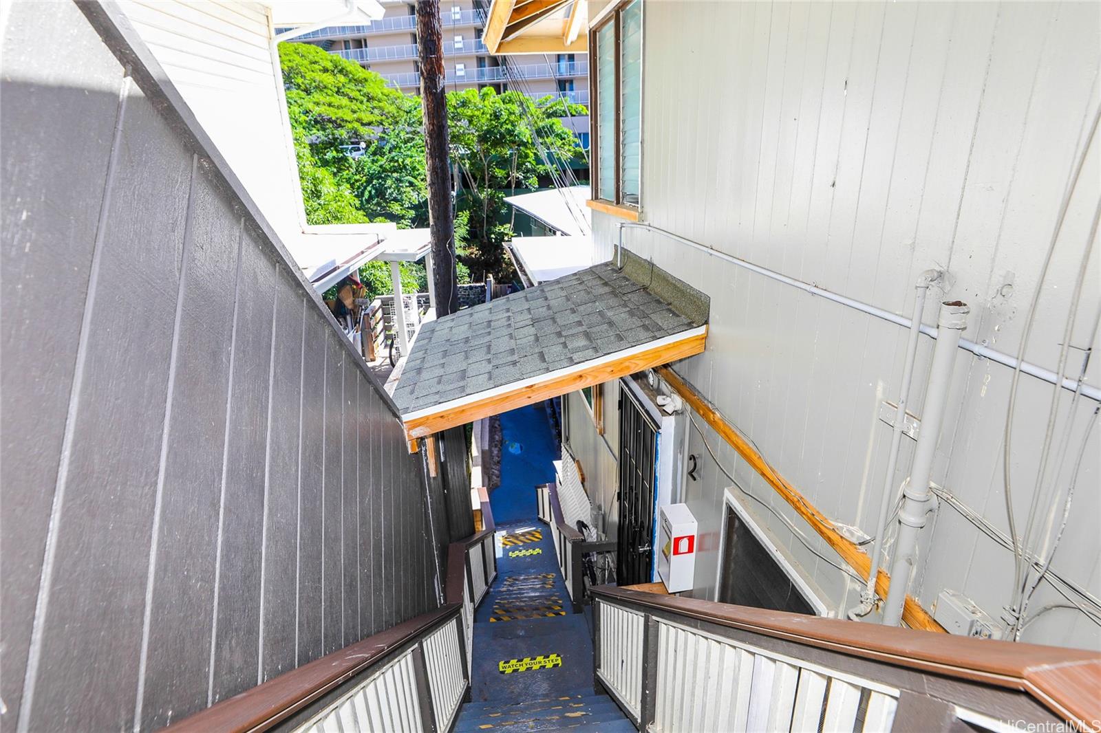 1641 Stillman Lane Honolulu, HI 96817 - Photo 11 of 25 a view of balcony and deck