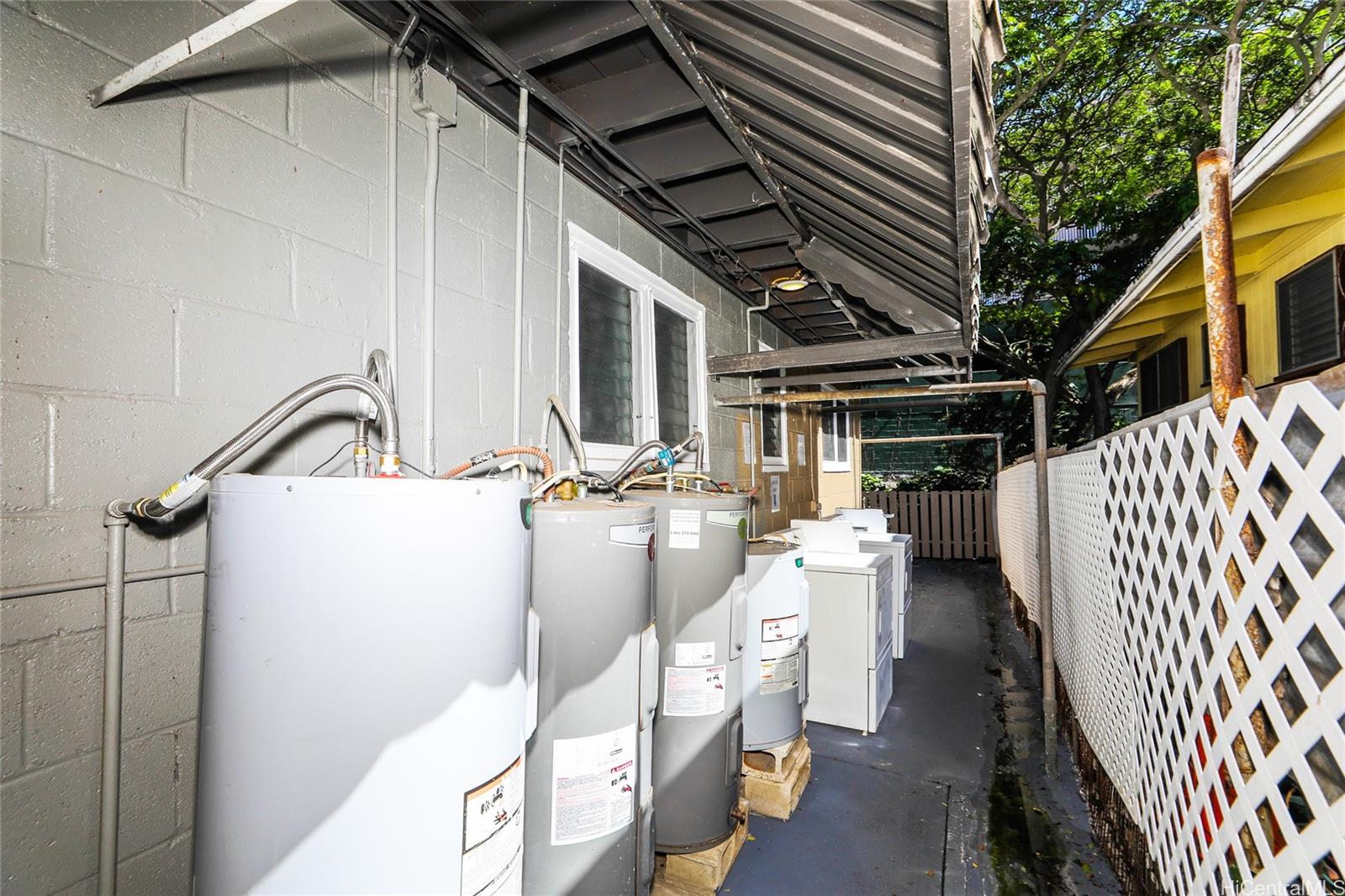 1641 Stillman Lane Honolulu, HI 96817 - Photo 16 of 25 a view of a patio with a table and chairs