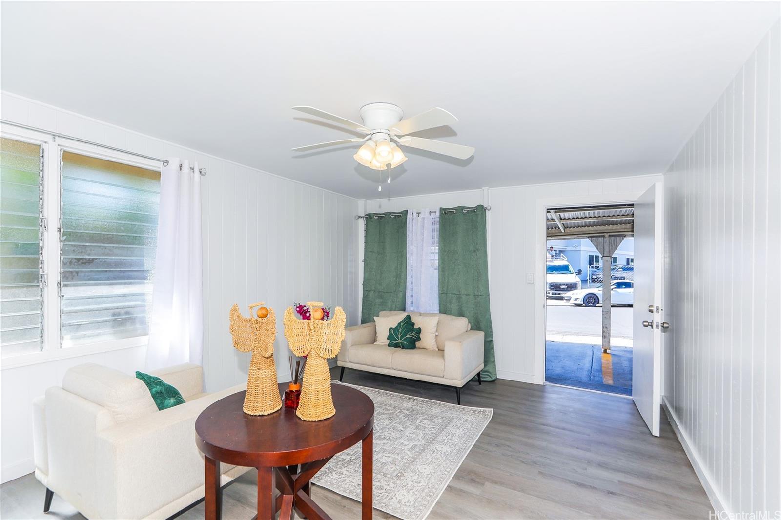 1641 Stillman Lane Honolulu, HI 96817 - Photo 3 of 25 a living room with furniture and window