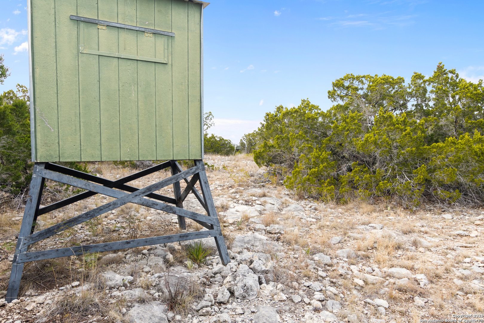 87 Mutt Road Brackettville, TX 78832 - Photo 15 of 20 a backyard of a house with table and chairs