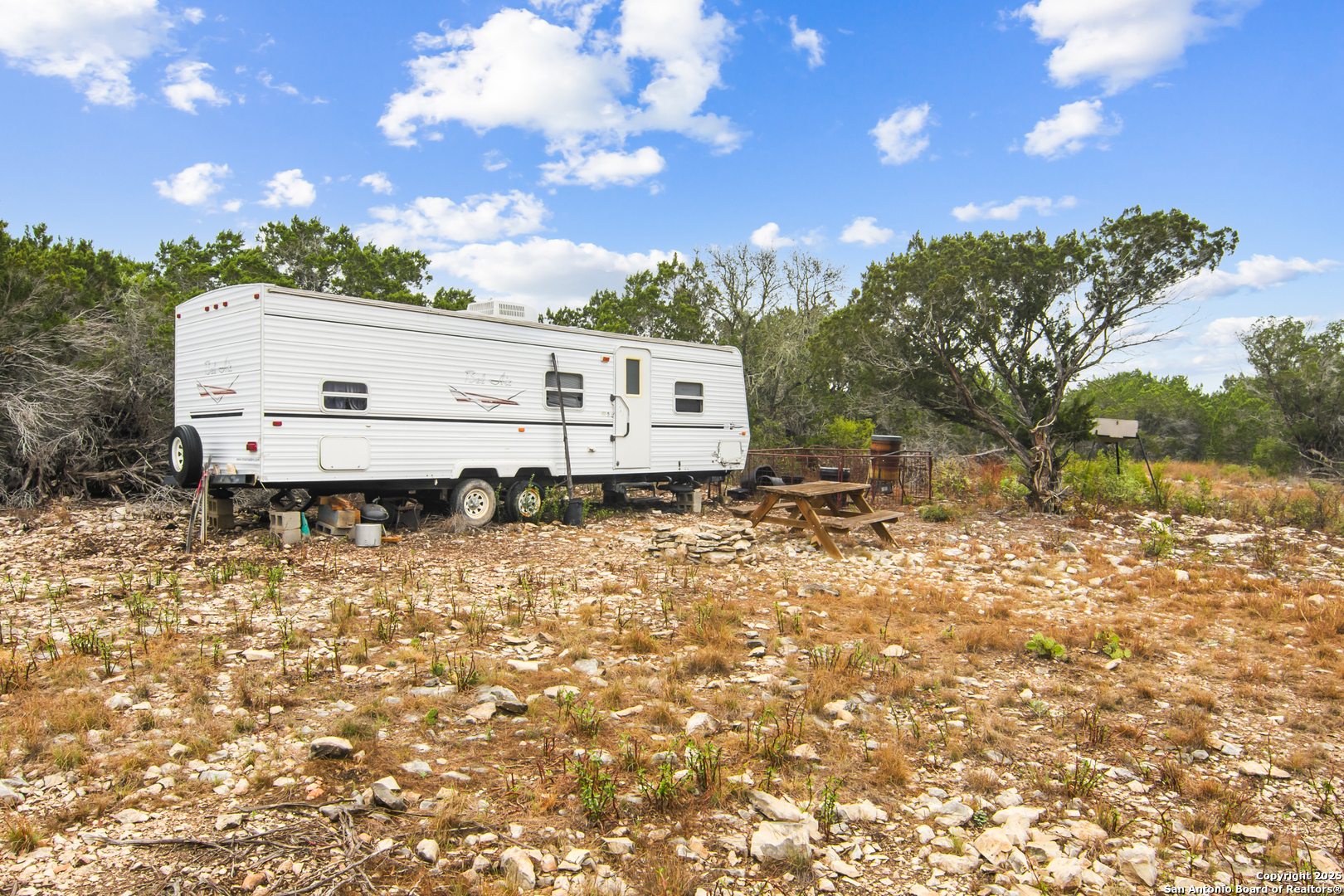 87 Mutt Road Brackettville, TX 78832 - Photo 3 of 20 a roof deck with a yard