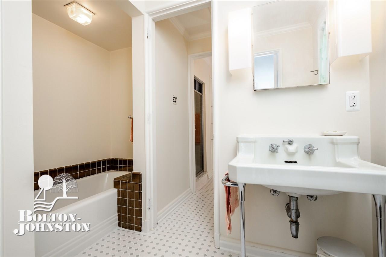94 Touraine Road Grosse Pointe, MI 48236 - Photo 60 of 95 50012602-59.JPG