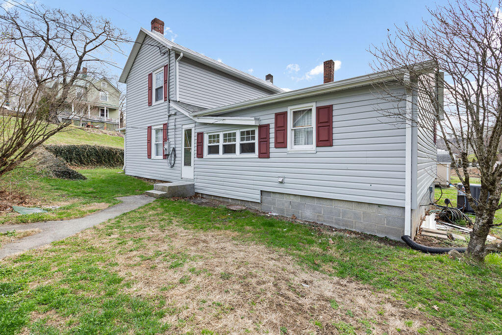 121 Branch Road Eagle Rock, VA 24085 - Photo 14 of 36 _80A6936