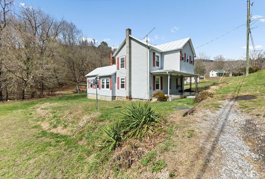 121 Branch Road Eagle Rock, VA 24085 - Photo 2 of 36 _80A6888