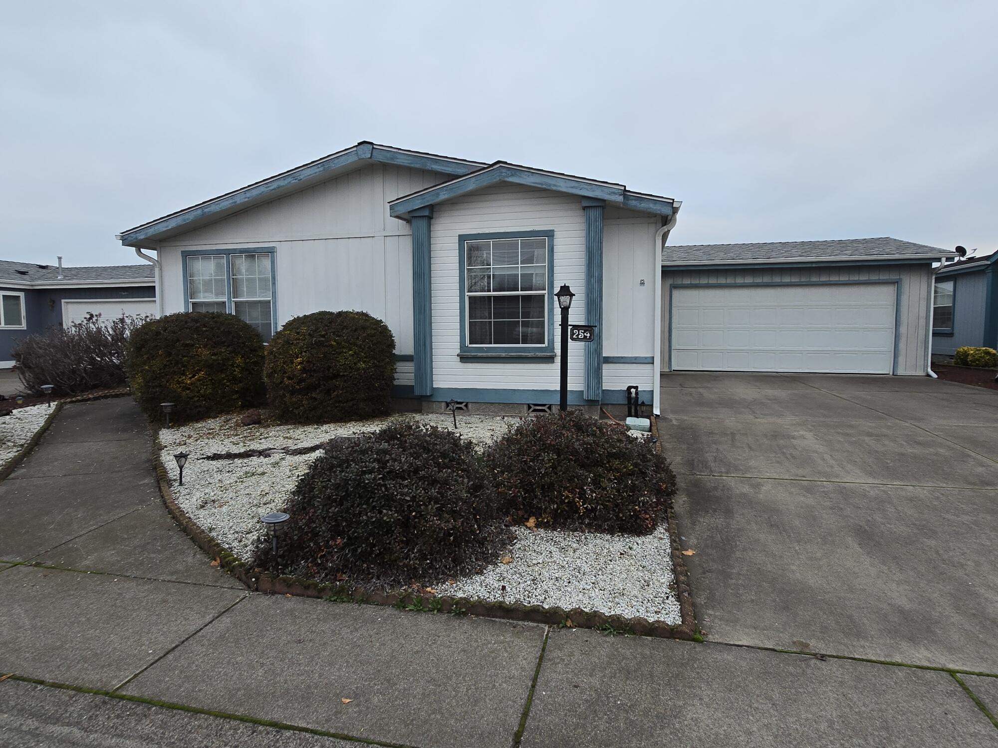 555 Freeman Road, Unit 254 Central Point, OR 97502 - Photo 1 of 19 pic 8