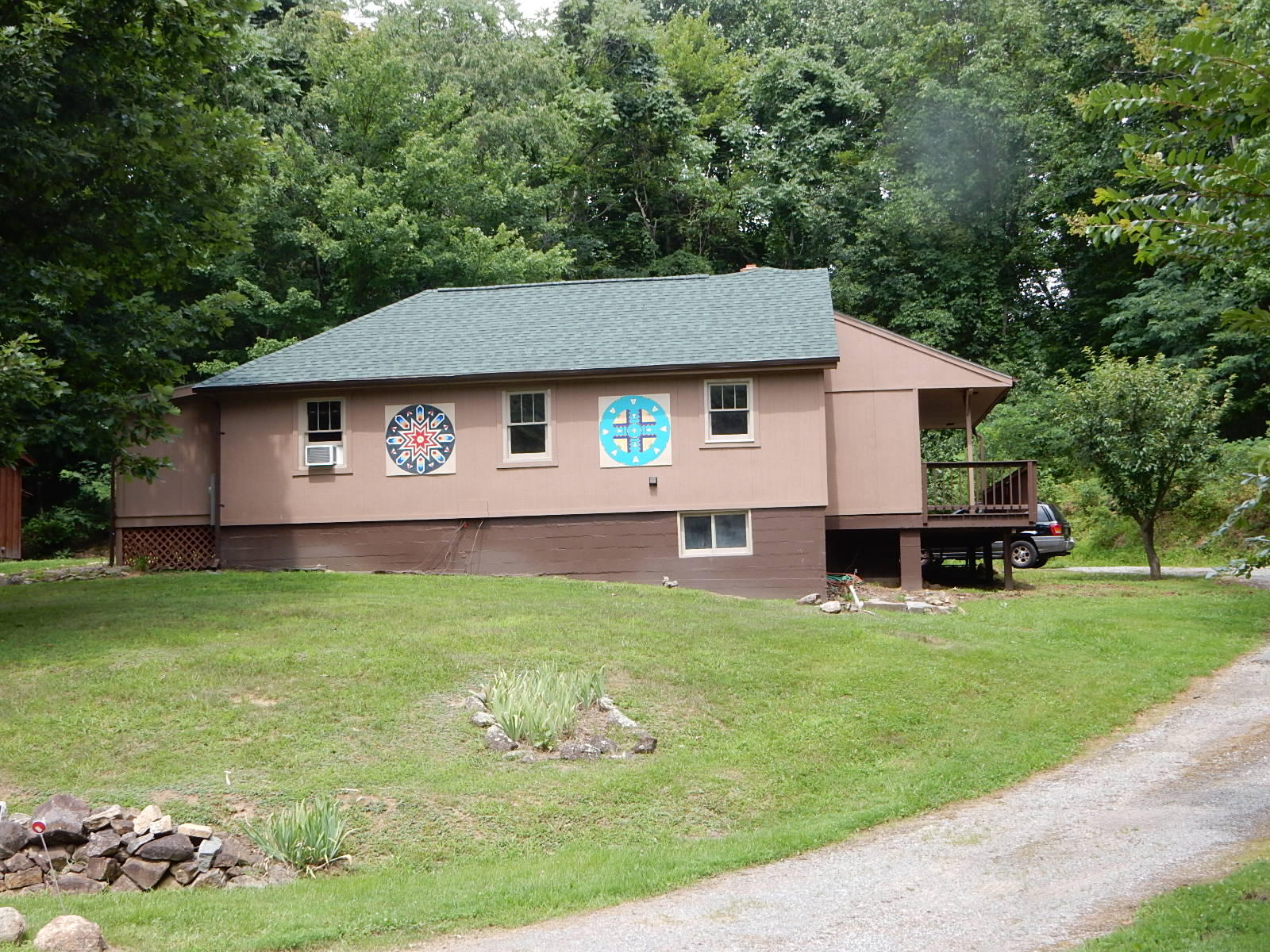 6734 Shingle Ridge Road Roanoke, VA 24018 - Photo 1 of 25 005