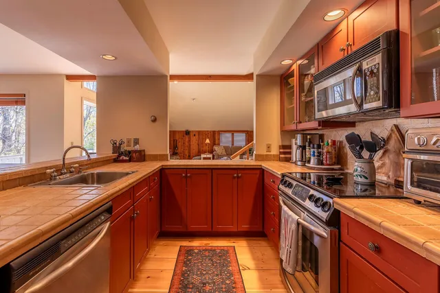 $735,000 | 32 Cobble Ridge Road, Unit D10, Winhall, VT 05340