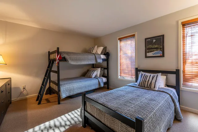 $735,000 | 32 Cobble Ridge Road, Unit D10, Winhall, VT 05340