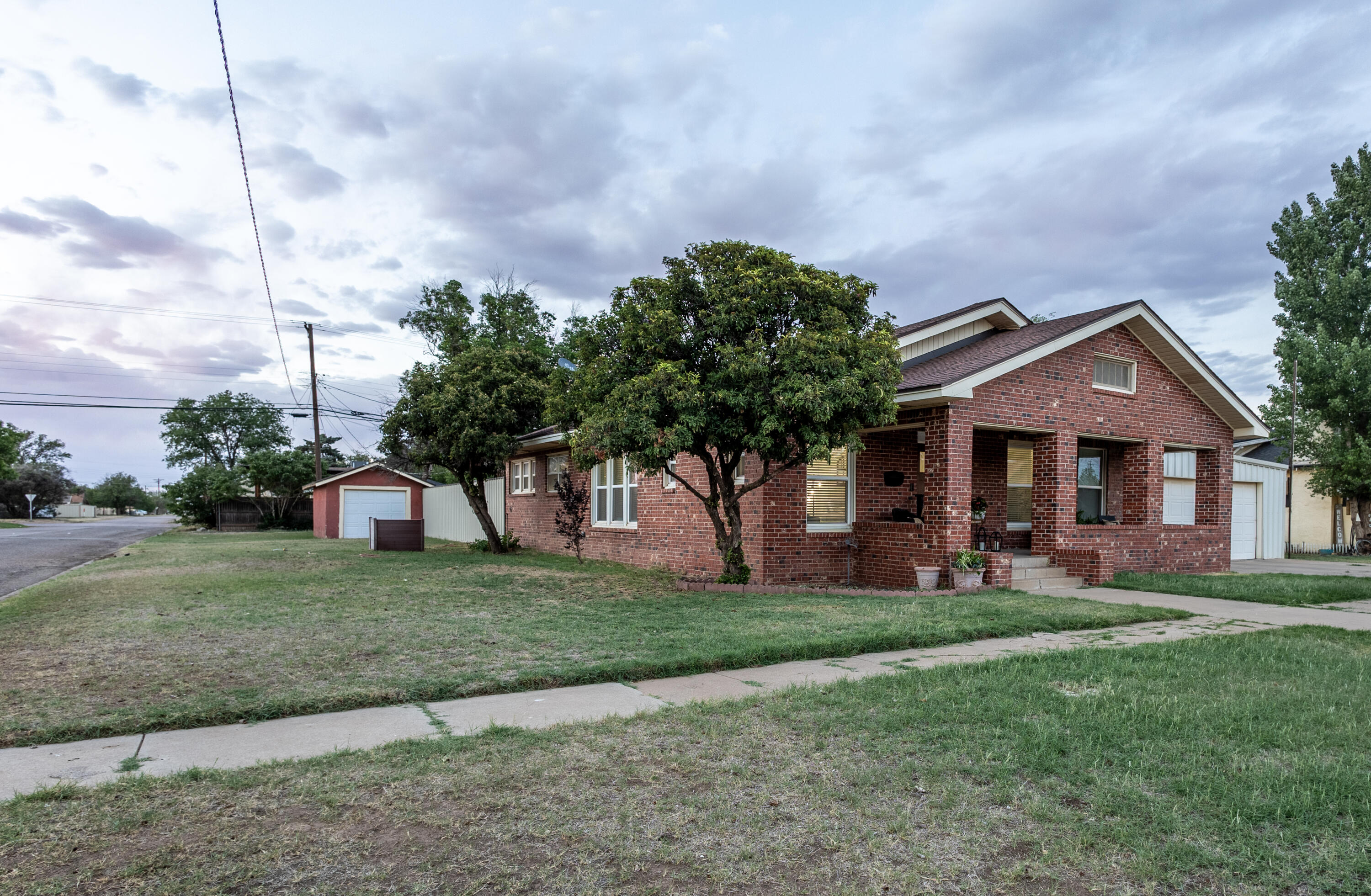 450 West Lubbock Street Slaton, TX 79364 - Photo 3 of 31 ELA_Slaton TX House_2026-3