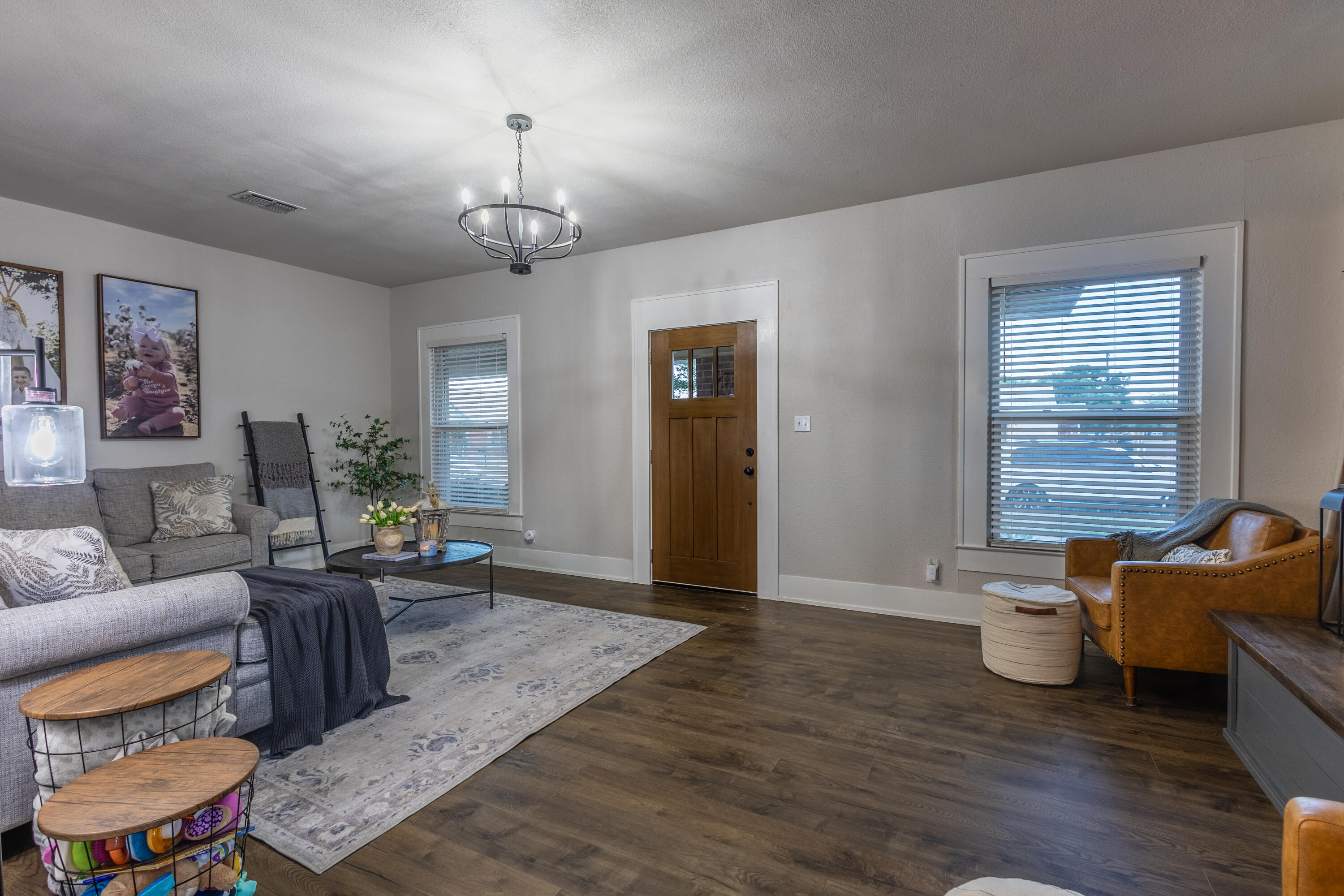 450 West Lubbock Street Slaton, TX 79364 - Photo 5 of 31 ELA_Slaton TX House_2026-5
