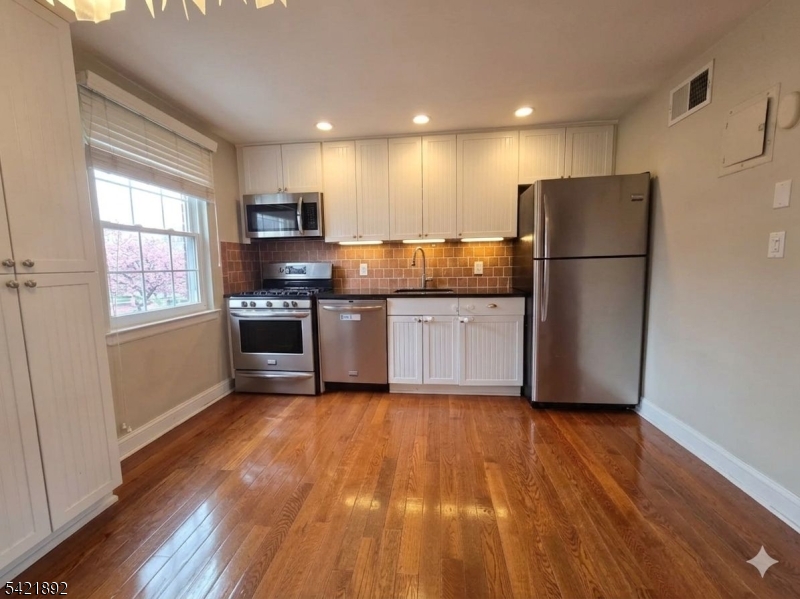 112 Darwin Avenue, Unit 27 Rutherford, NJ 07070 - Photo 10 of 11