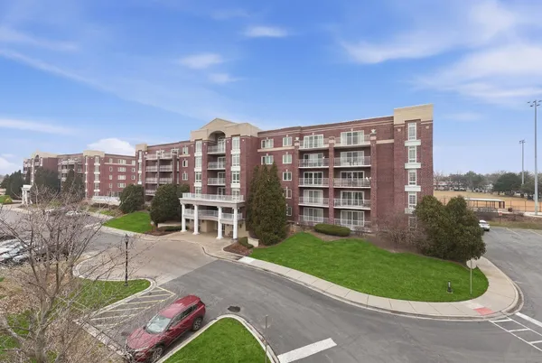 $245,000 | 7081 West Touhy Avenue, Unit 407, Niles, IL 60714