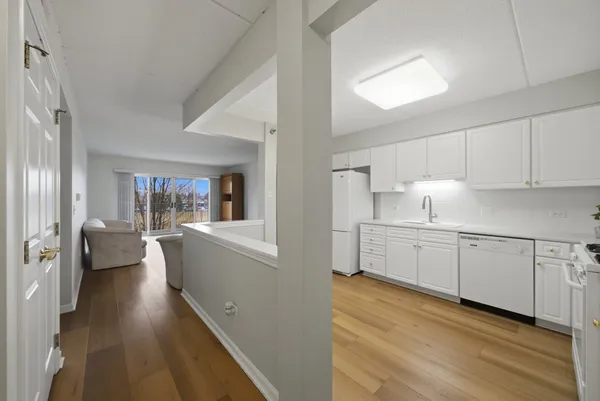 $245,000 | 7081 West Touhy Avenue, Unit 407, Niles, IL 60714