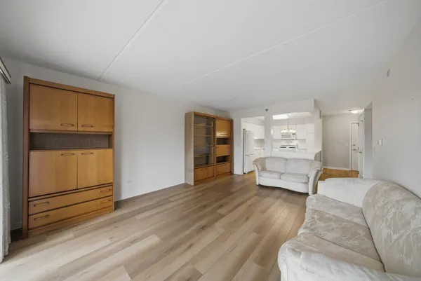 $245,000 | 7081 West Touhy Avenue, Unit 407, Niles, IL 60714
