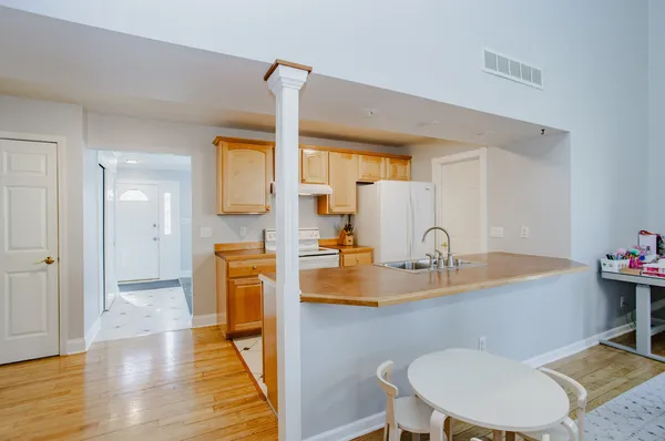 $3,200 | 938 Aberdeen Drive, Crystal Lake, IL 60014