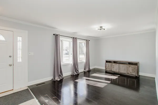 $3,200 | 938 Aberdeen Drive, Crystal Lake, IL 60014