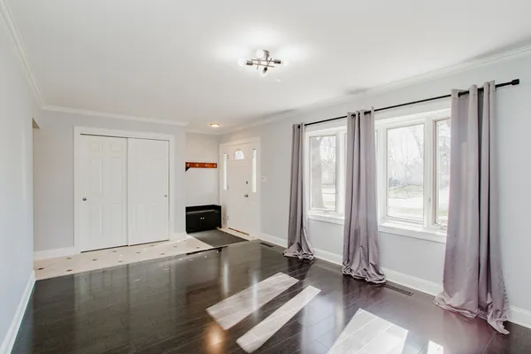 $3,200 | 938 Aberdeen Drive, Crystal Lake, IL 60014